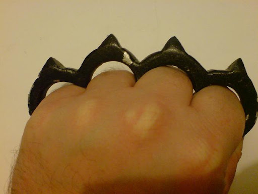 Knuckle duster